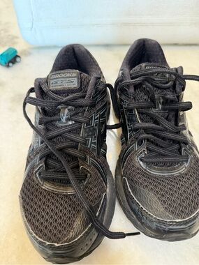 Brooks Adrenaline GTS 17 Size 6.5 Black Women's Running Sneakers
